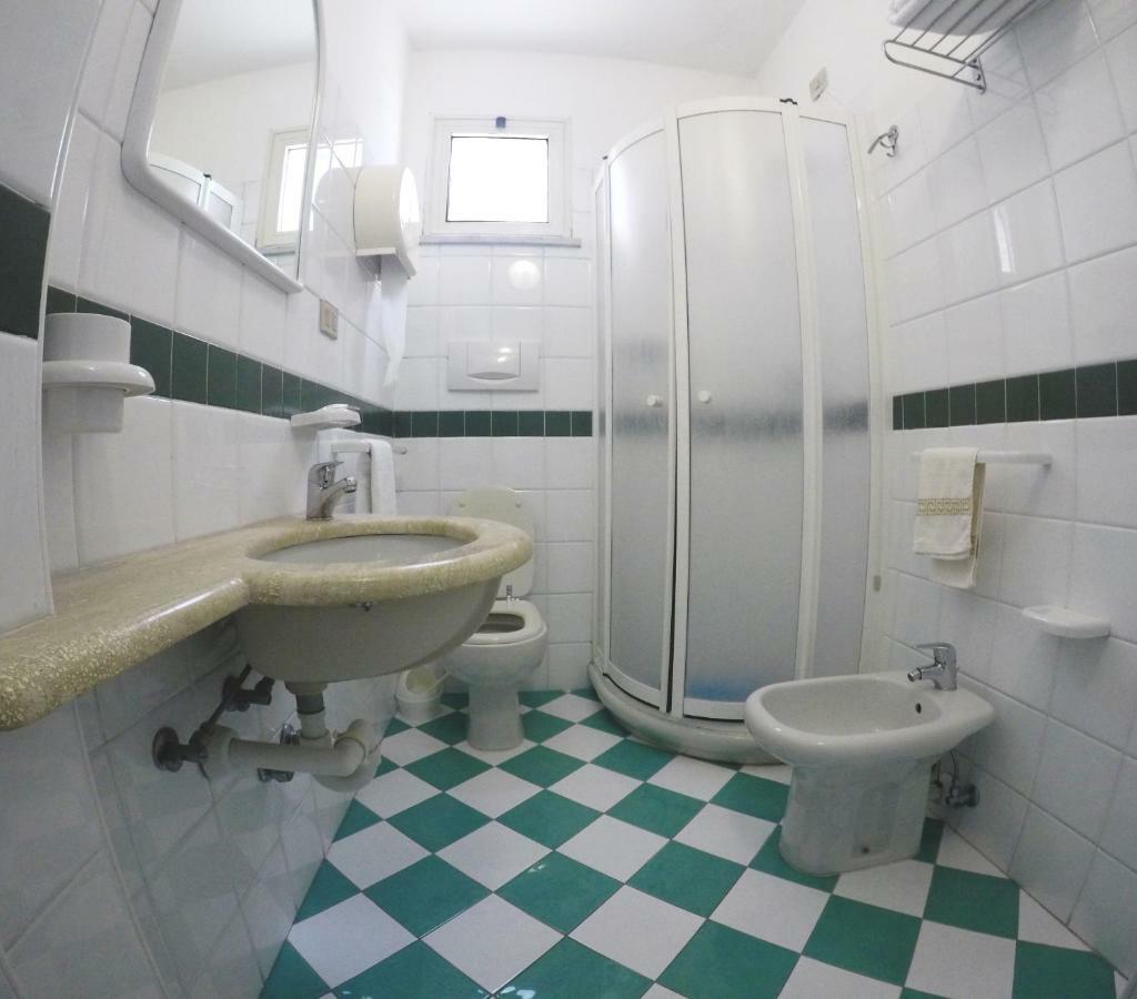 Single Room with Bathroom,790272825:JPEG